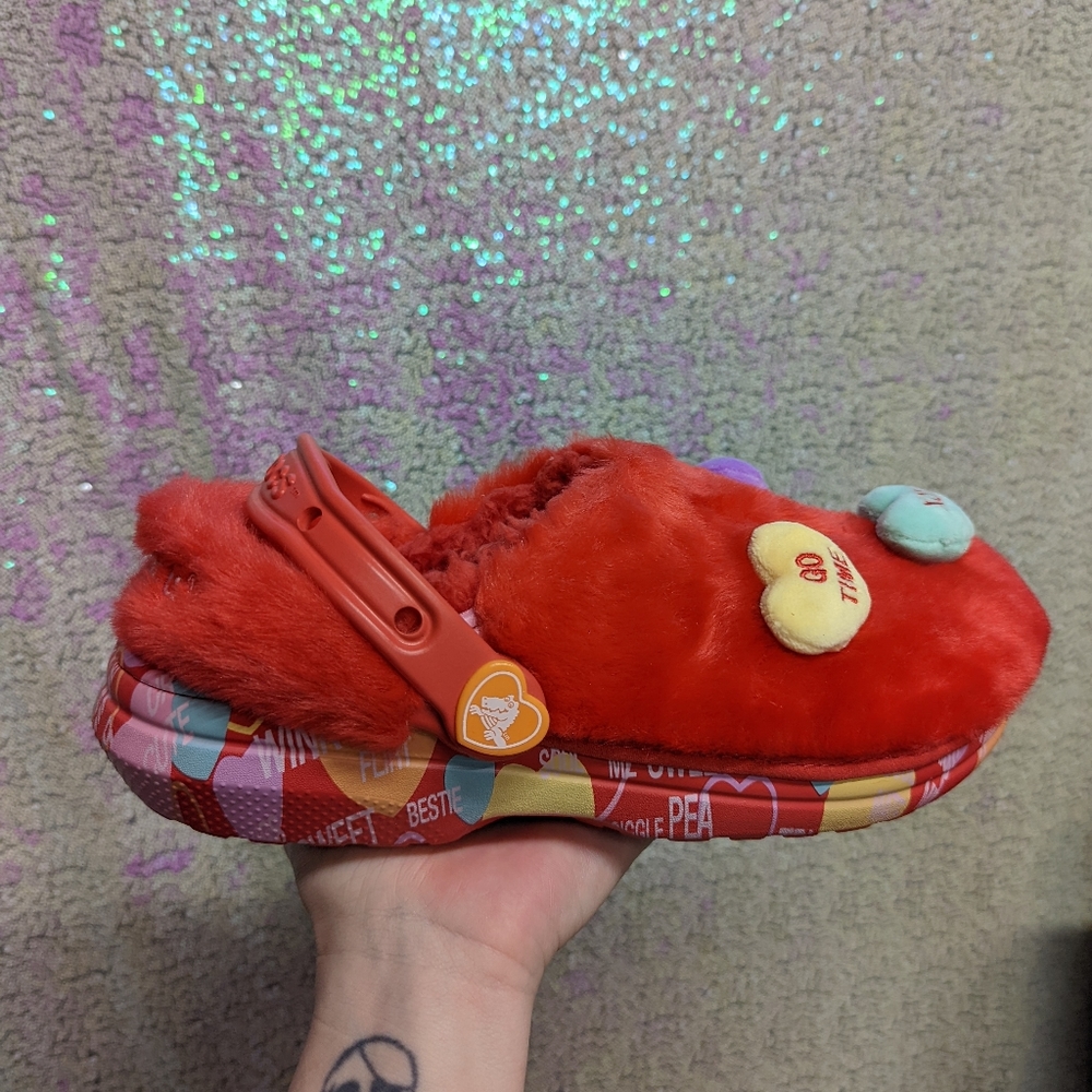 CROCS X SWEETHEARTS Limited Edition w Jibbitz!